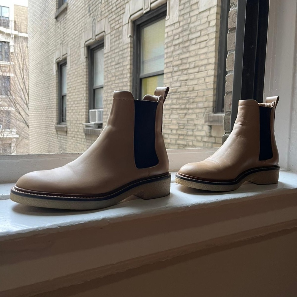 Everlane Chelsea boots
